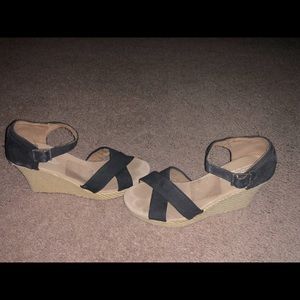 TOMS size 9.5 black women’s wedge sandal